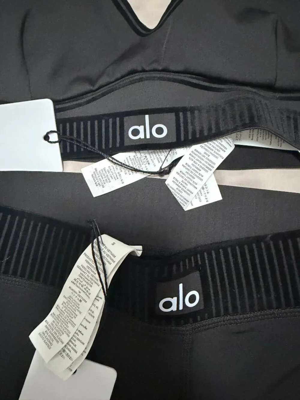 Alo Yoga Airlift Line Up Bra And Airlift High-Waist 7/8 Line Up Legging Set